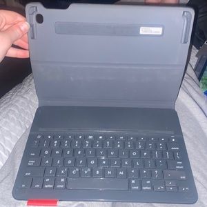 Logitech key board case for iPad Air 2